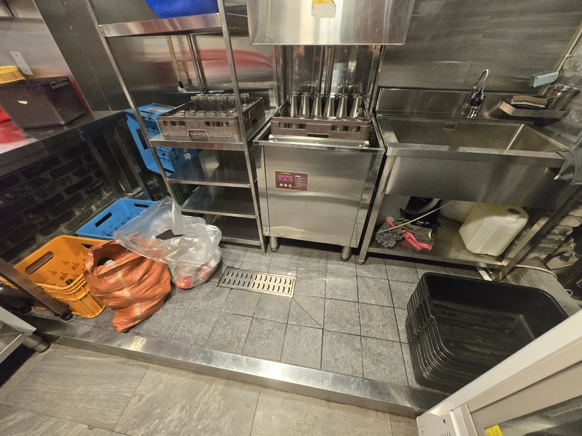 주방 바닥 대리석 탈락 시공 전